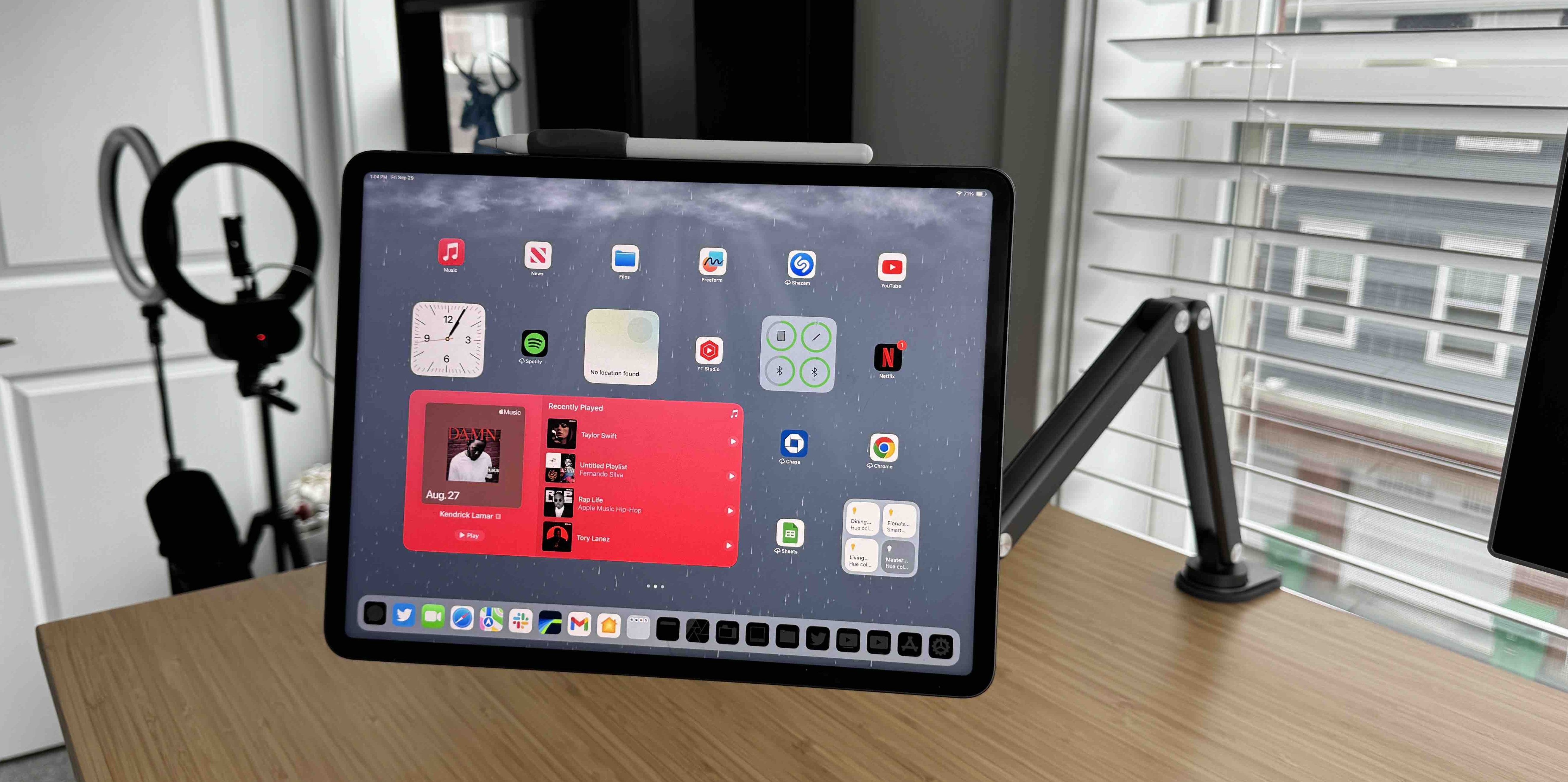 Hands-on review: Kuxiu X36 Magnetic Foldable iPad Arm, a premium iPad desk companion [Video]